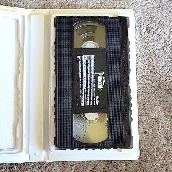 Walt Disneys Pinocchio VHS - Picture 4 of 4
